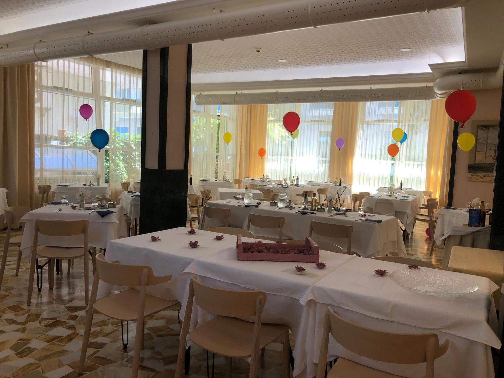 Hotel Lazzarini 벨레지아아지마리나 외부 사진