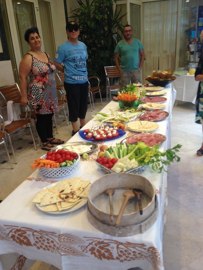 Hotel Lazzarini 벨레지아아지마리나 객실 사진